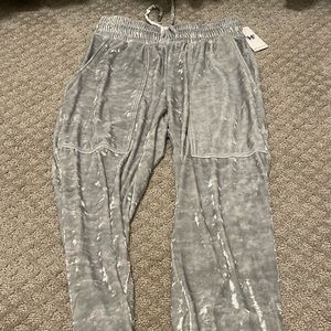 Heroine sport velvet jogger.  Size small. NWT.